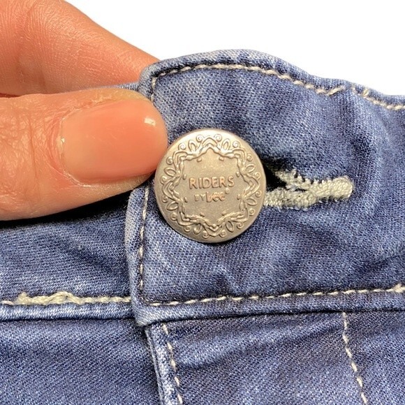 Lee Riders Women’s Petite Jeans - Picture 5 of 6